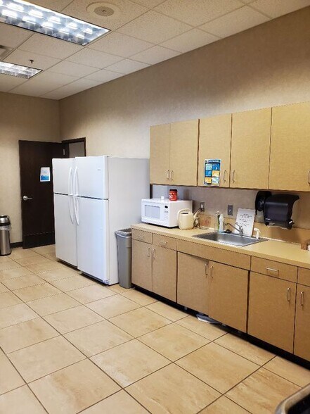 More Photos Of 4750 S Garnett Rd, Tulsa Office For Sale