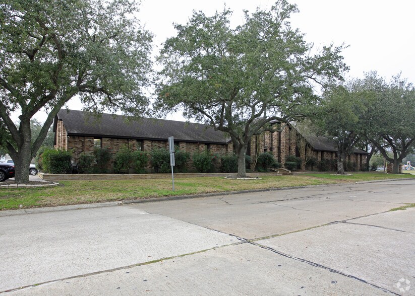 More Photos Of 2095 W Main St, League City Medical For Lease