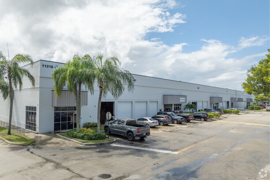 More Photos Of 11220-11331 S Interchange Cir, Miramar Industrial For Lease