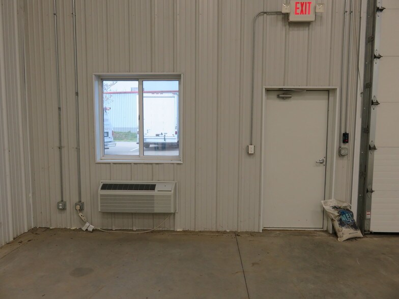 More Photos Of 5960 4th St SW, Cedar Rapids Warehouse For Sale