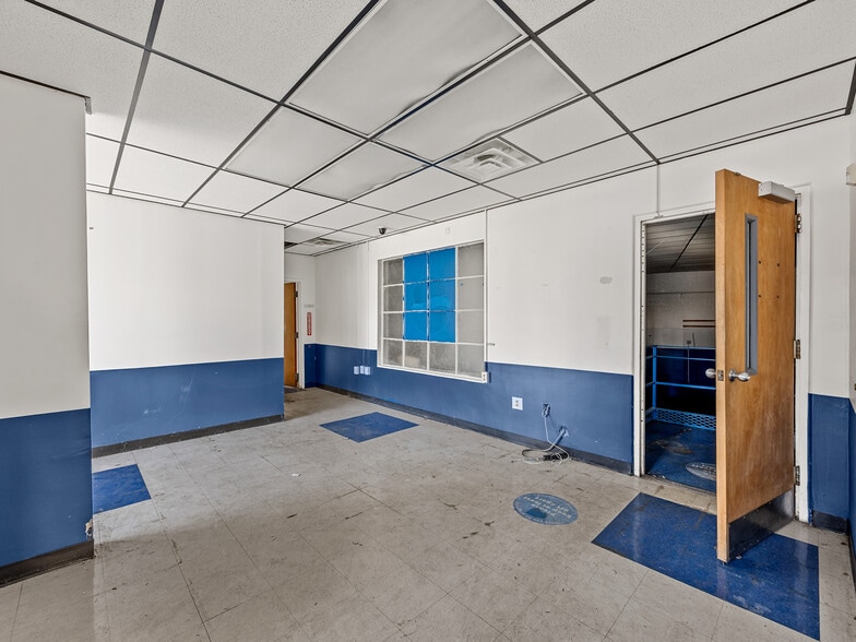 More Photos Of 729 S Church St, Spartanburg Warehouse For Lease