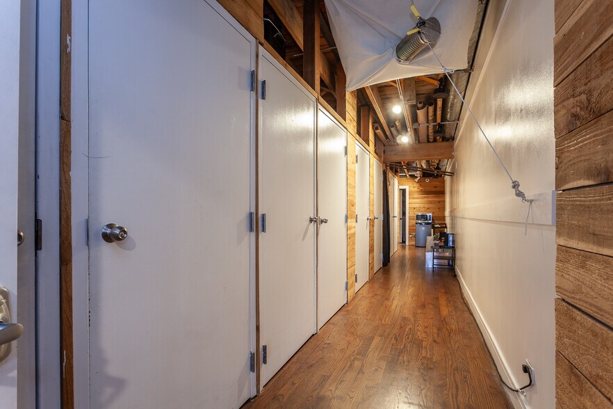 More Photos Of 2425 W 14th St, Chicago Loft Creative Space For Lease