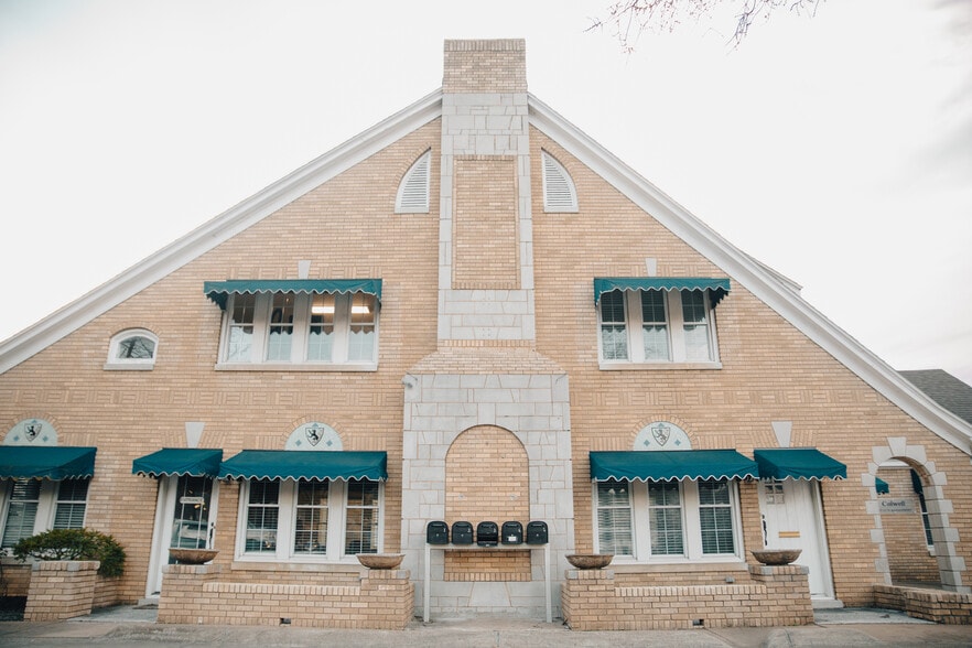 More Photos Of 355 N College Ave, Fayetteville Office Residential For Lease