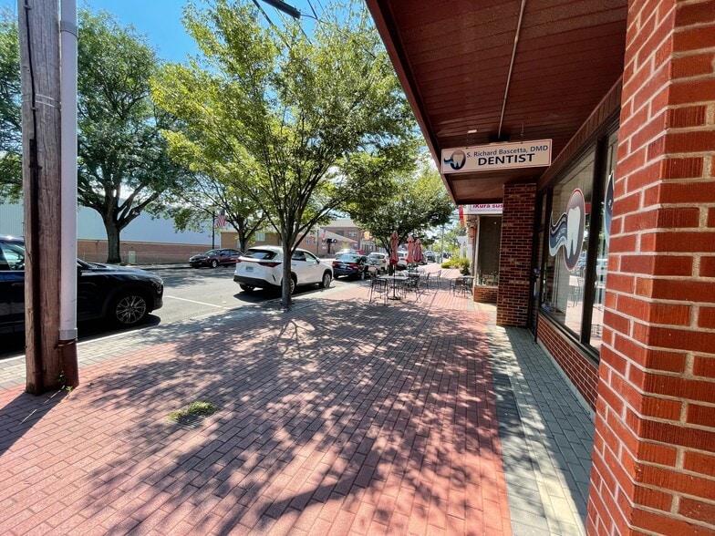 More Photos Of 154 Market Sq, Newington Storefront Retail Office For Lease
