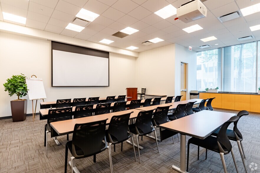 More Photos Of 2135 CityGate Ln, Naperville Unknown For Lease