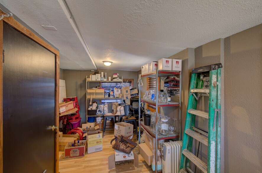 More Photos Of 780-782 US 101, Chinook Restaurant For Sale