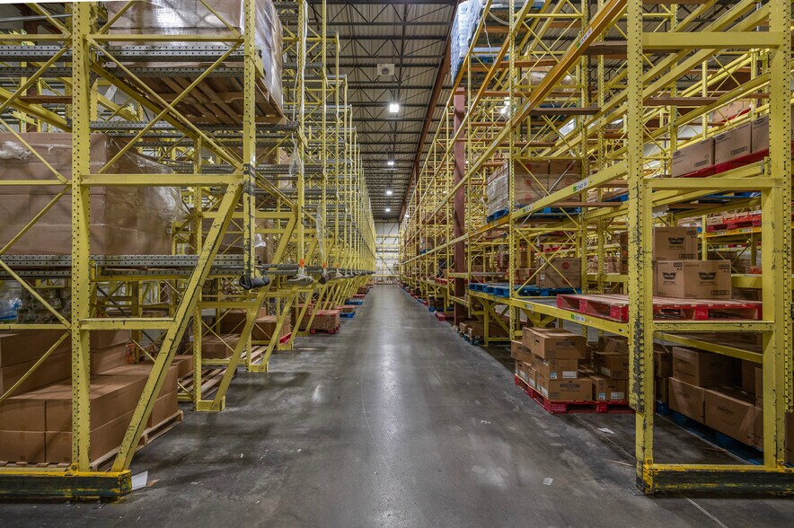 More Photos Of 707 Airport Rd, Bismarck Distribution For Sale