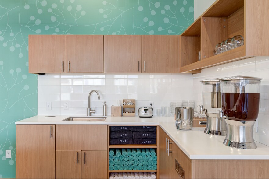 More Photos Of 4950 E Hampden Ave, Denver Freestanding For Lease