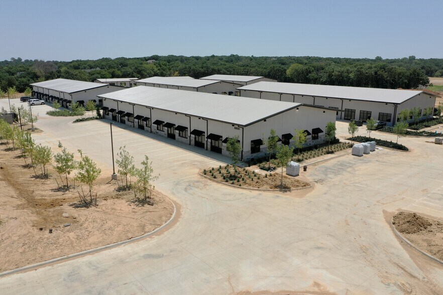 More Photos Of 6840 Rendon Bloodworth Rd, Fort Worth Flex For Lease