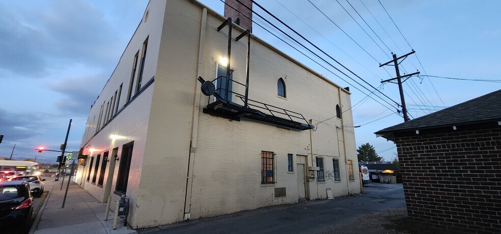 More Photos Of 15 E Iowa Ave, Denver Storefront For Sale