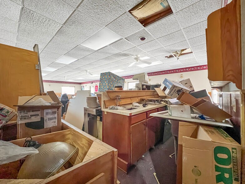 More Photos Of 15371 Highway 13 S, Hurricane Mills General Retail For Sale