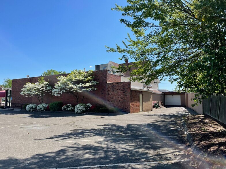 More Photos Of 494 Belmont Ave, Springfield Funeral Home For Sale