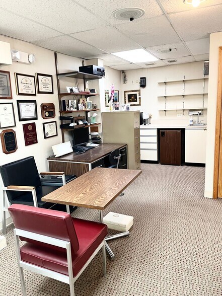 More Photos Of 15720-15754 Crabbs Branch Way, Rockville Showroom For Lease