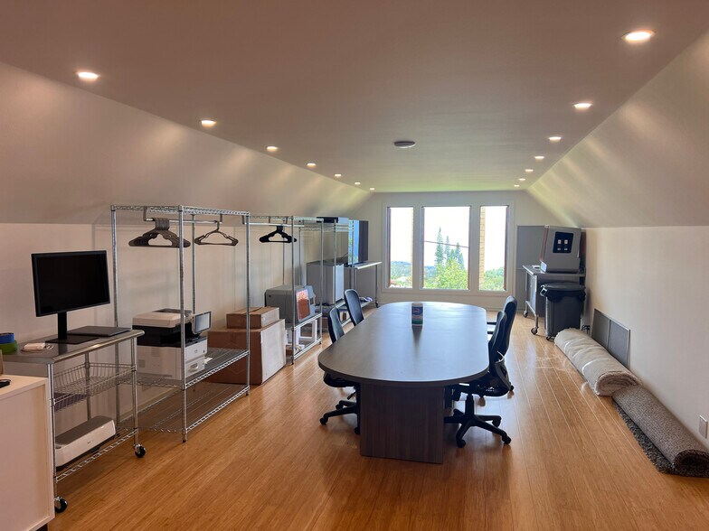 More Photos Of Kula Highway, Kula Showroom For Lease