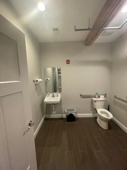 More Photos Of 120 N Laurens St, Greenville Office For Lease