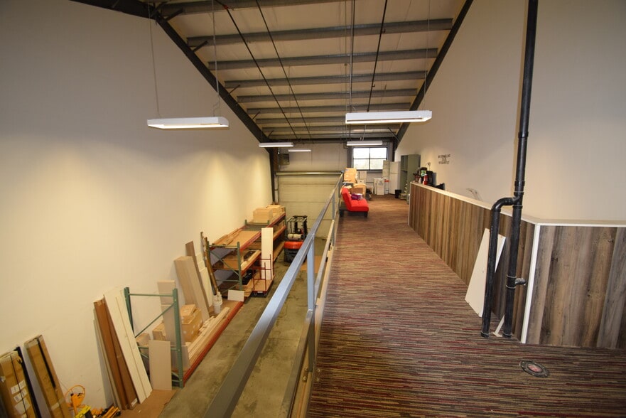 More Photos Of 2121 SW Deerhound Ave, Redmond Manufacturing For Lease