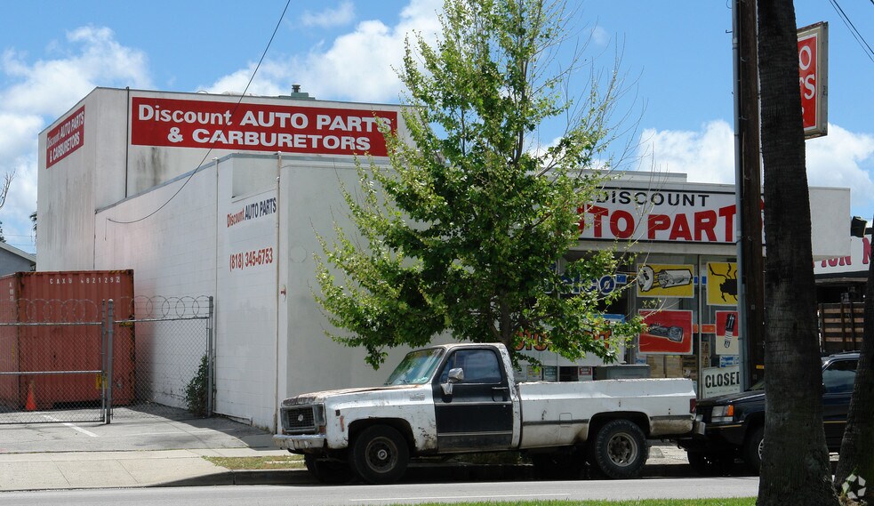 More Photos Of 18742 Sherman Way, Reseda Truck Stop For Lease