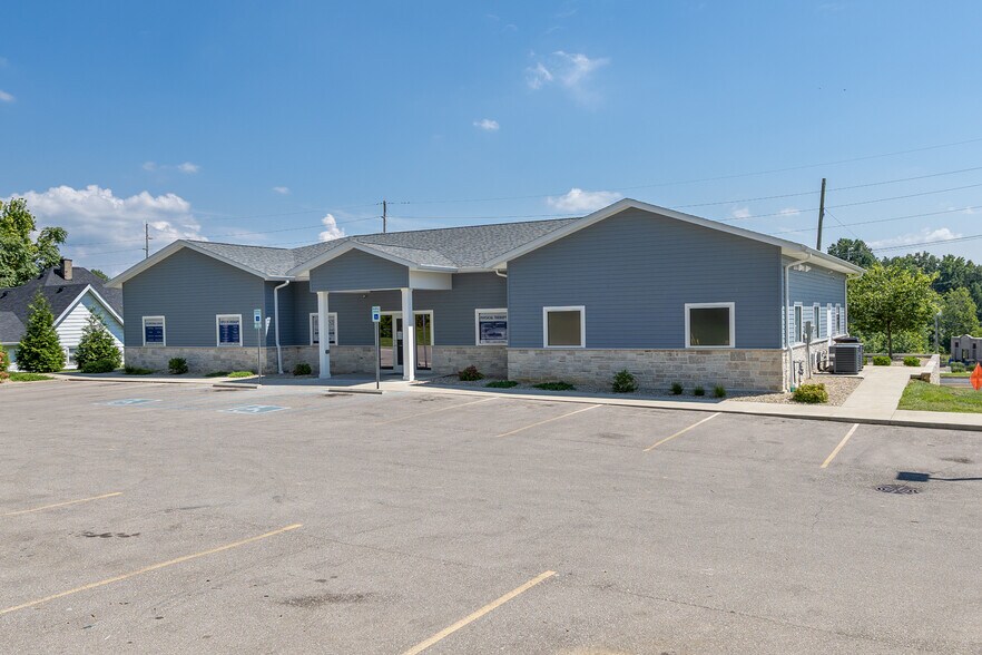 More Photos Of 2221 John Williams Blvd, Bedford Office For Sale