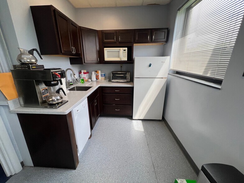 More Photos Of 1705 Guenther Rd, Dayton Flex For Sale