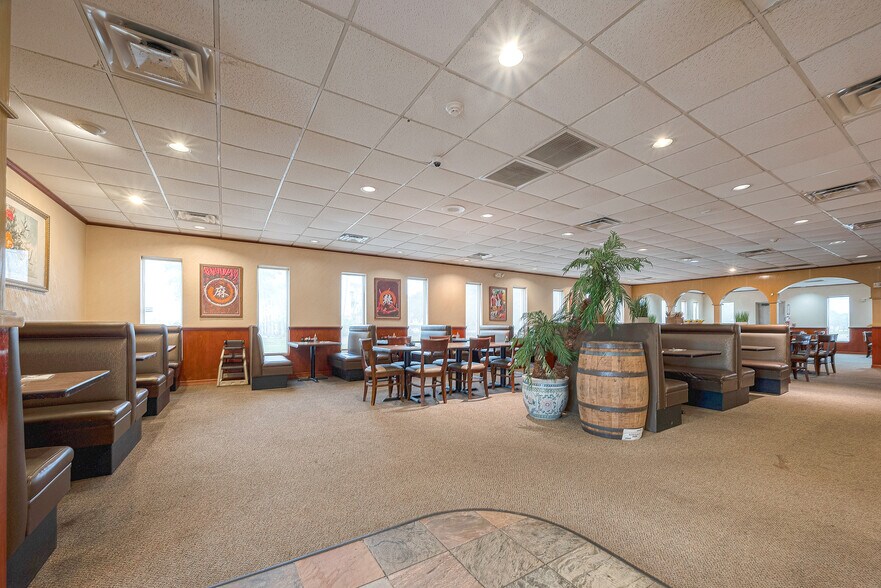 More Photos Of 1127 Marina Bay Dr, Kemah Restaurant For Sale