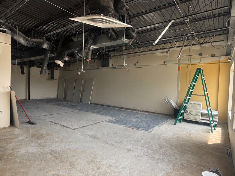More Photos Of 4840 Asbury Rd, Dubuque Storefront Retail Office For Lease