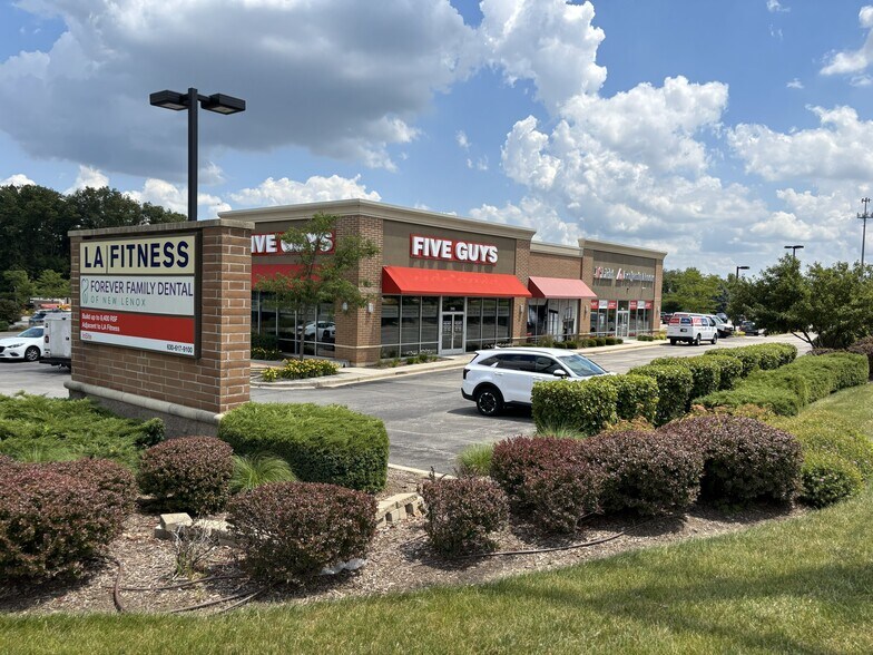 More Photos Of 2401-2405 Lincoln Hwy, New Lenox Freestanding For Lease