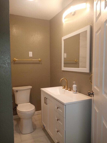 More Photos Of 2009 NW Hoover Ave, Lawton Apartments For Sale