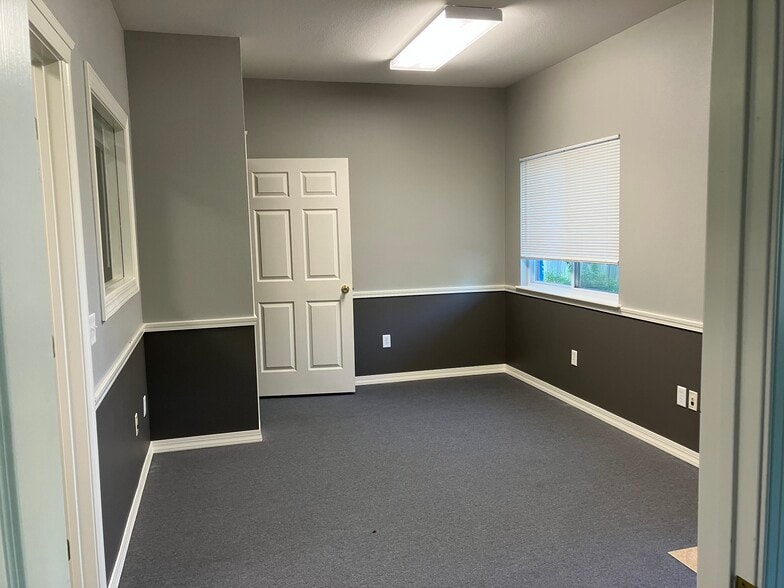 More Photos Of 1801 SW Regional Airport Blvd, Bentonville Unknown For Lease