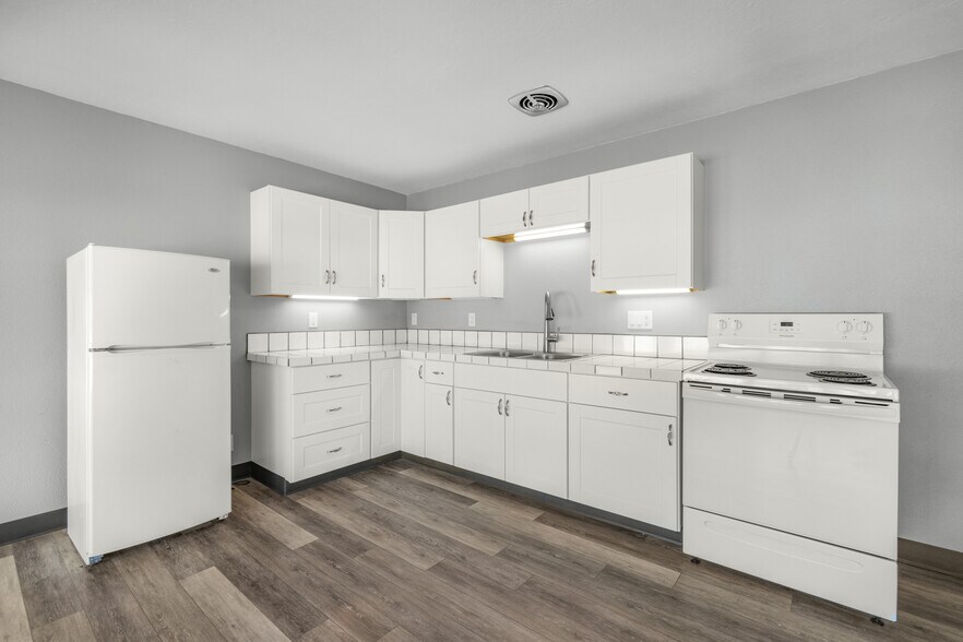 More Photos Of 118 Engle Ave, Molalla Storefront For Sale