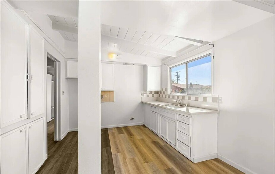 More Photos Of 254 W 83rd St, Los Angeles Apartments For Sale