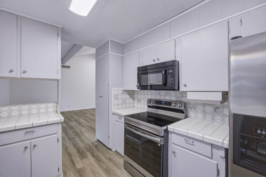 More Photos Of 7900 Hudson Loop, Austin Land For Lease