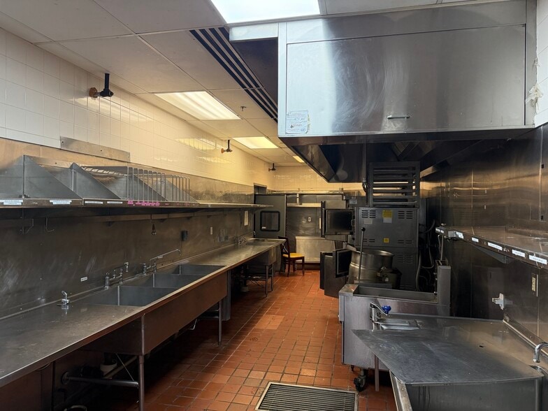 More Photos Of 6100 Robinson Center Dr, Pittsburgh Restaurant For Lease
