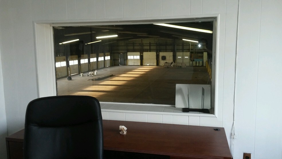 More Photos Of 2324 Eskow Ave, Halethorpe Warehouse For Lease