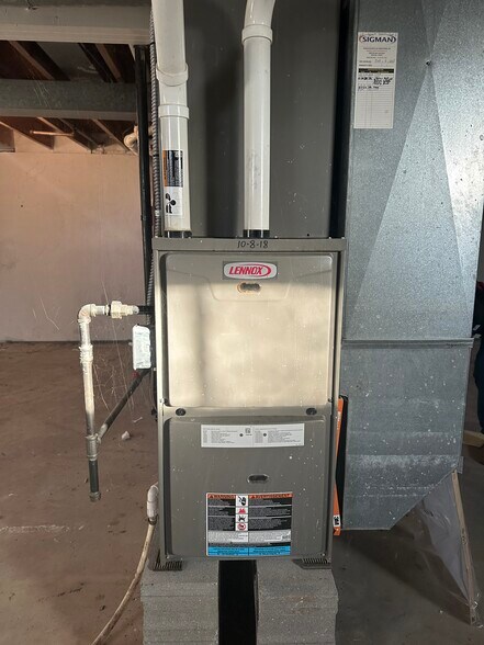 More Photos Of 239 Grand Ave, Waterloo Specialty For Sale