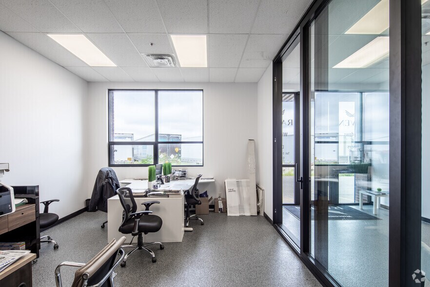 More Photos Of 7720 Kimbel St, Mississauga Warehouse For Lease