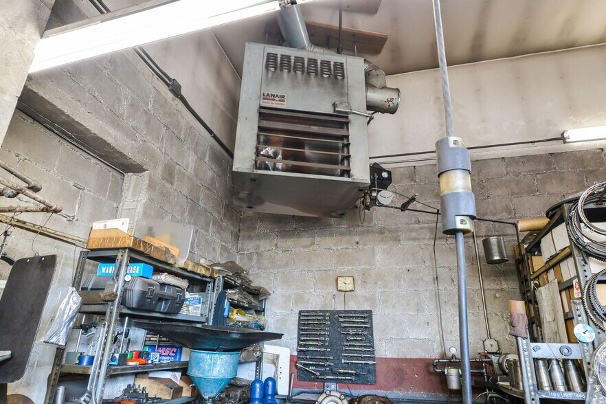 More Photos Of 347 Dartmouth St, New Bedford Auto Repair For Sale