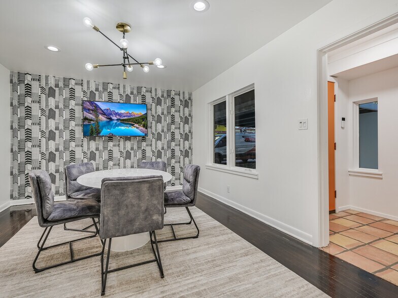 More Photos Of 2117 Shoalmont Dr, Austin Office Residential For Sale