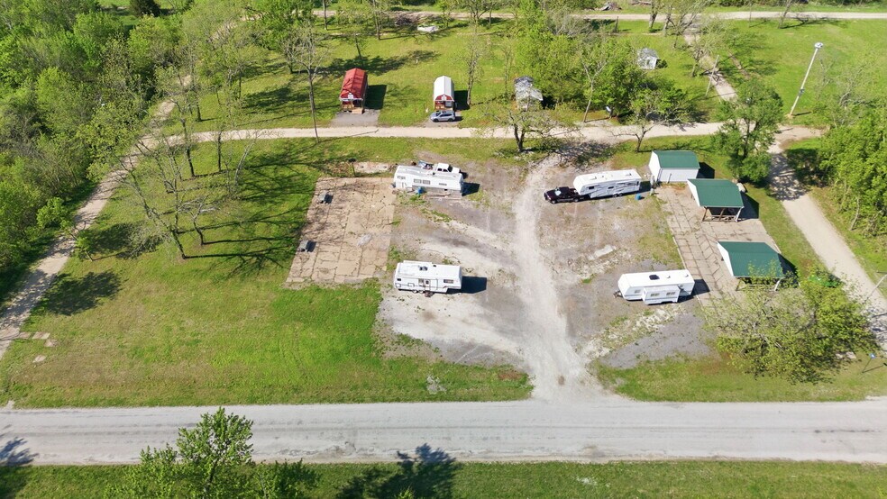 More Photos Of 74 2nd St, Moran Trailer Camper Park For Sale