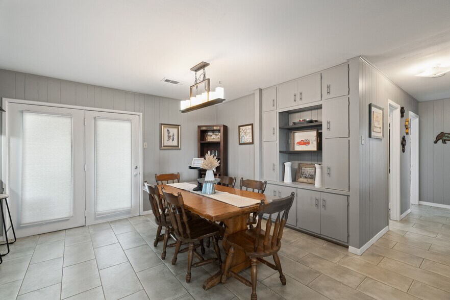 More Photos Of 2555 Straznicky Rd, Beasley Flex For Sale