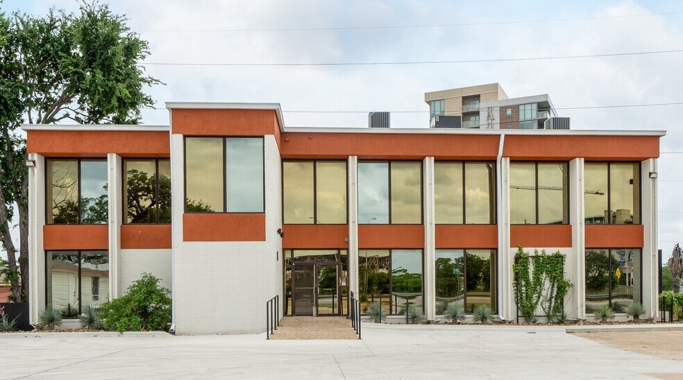 More Photos Of 1213 N Interstate 35, Austin Medical For Lease