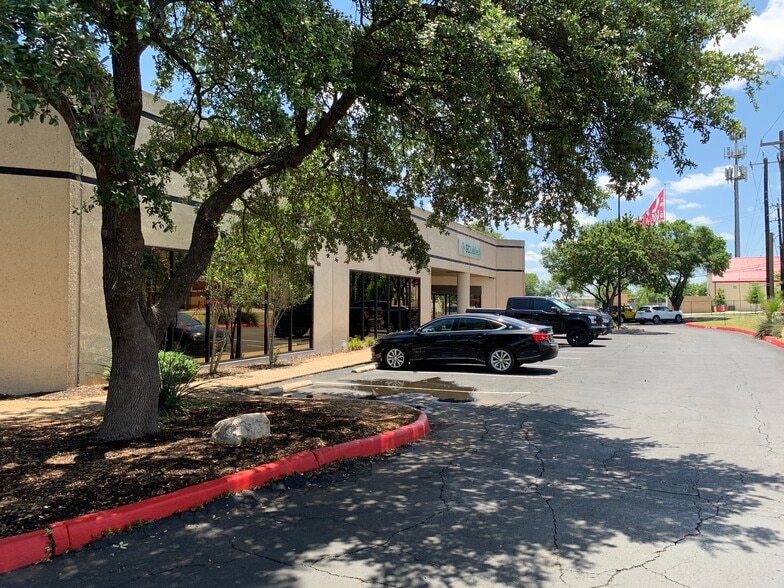More Photos Of 459-599 Spencer Ln, San Antonio Unknown For Lease