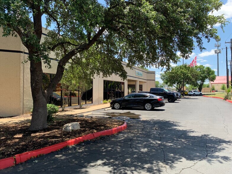More Photos Of 459-599 Spencer Ln, San Antonio Unknown For Lease