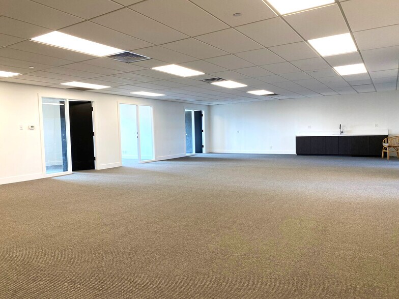More Photos Of 1525 State St, Santa Barbara Office For Sale