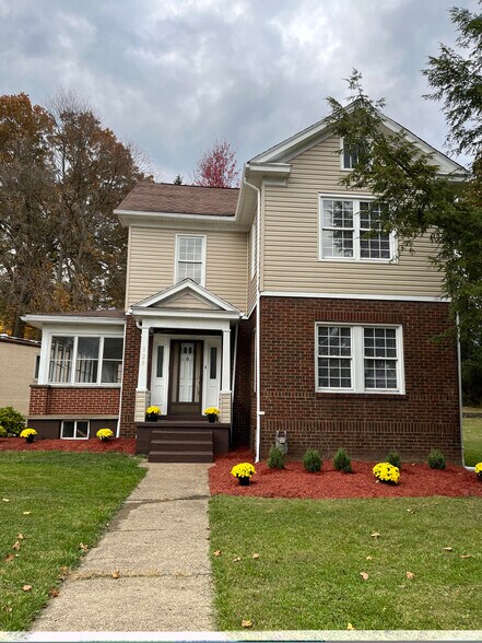 More Photos Of 329 E Moody Ave, New Castle Religious Facility For Sale