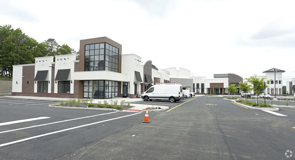 More Photos Of 10 America Ave, Lakewood Freestanding For Lease