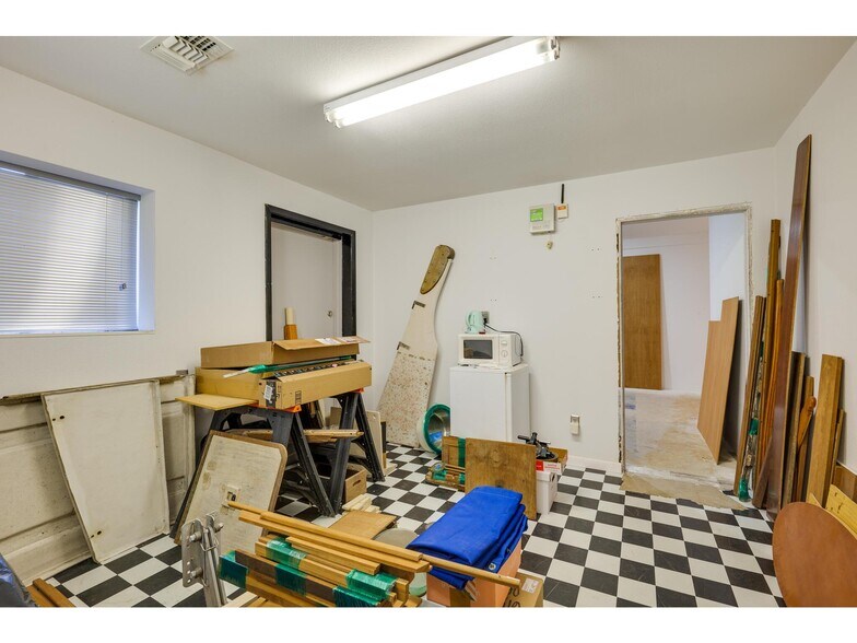More Photos Of 16110 Lake Travis Dr, Austin Industrial For Lease