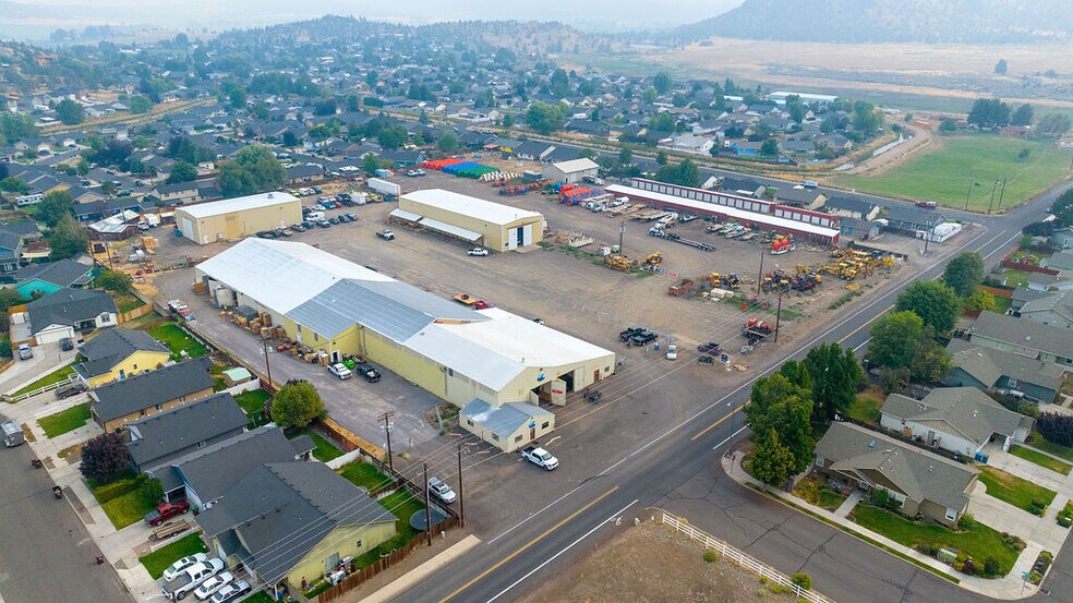 More Photos Of 701 Peters Rd, Prineville Manufacturing For Lease