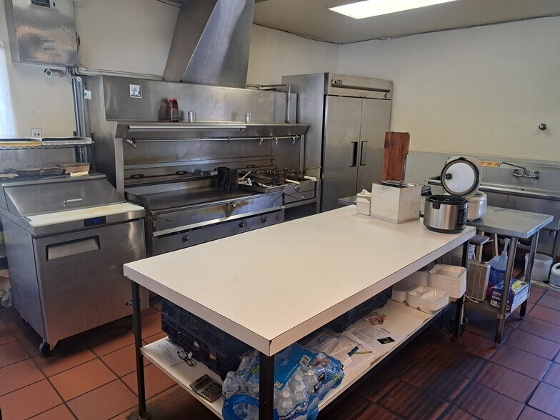 More Photos Of 555 E Olive Ave, Fresno Fast Food For Sale