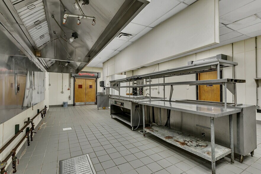 More Photos Of 14860 165th Ave, Becker Restaurant For Sale