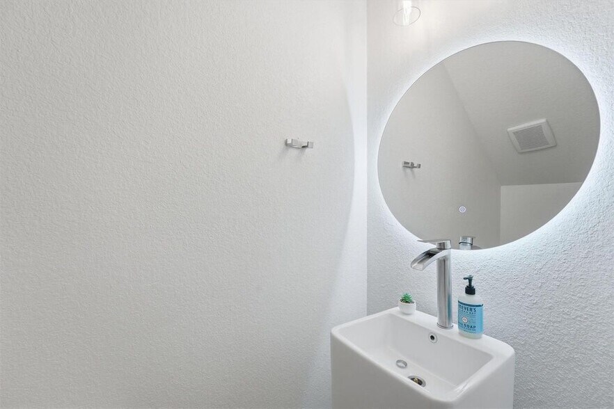 More Photos Of 7908 Brandon St, Houston Multifamily For Sale